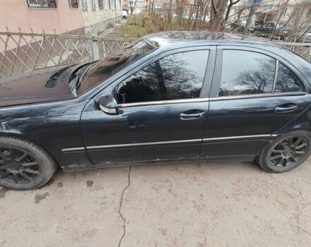 Черный Мерседес Ц-Класс, объемом двигателя 0 л и пробегом 400 тыс. км за 4200 $, фото 5 на Automoto.ua