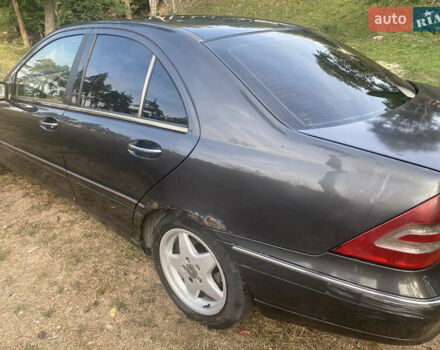 Черный Мерседес Ц-Класс, объемом двигателя 2.7 л и пробегом 300 тыс. км за 3400 $, фото 7 на Automoto.ua