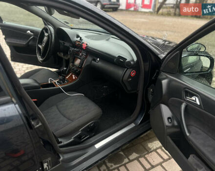 Чорний Мерседес Ц-Клас, об'ємом двигуна 2.15 л та пробігом 430 тис. км за 3650 $, фото 15 на Automoto.ua