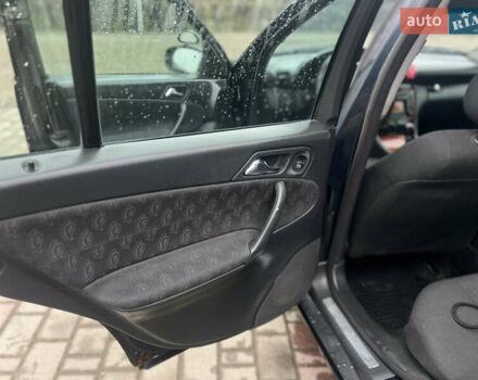 Чорний Мерседес Ц-Клас, об'ємом двигуна 2.15 л та пробігом 430 тис. км за 3650 $, фото 10 на Automoto.ua