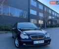 Черный Мерседес Ц-Класс, объемом двигателя 3.2 л и пробегом 285 тыс. км за 4500 $, фото 1 на Automoto.ua