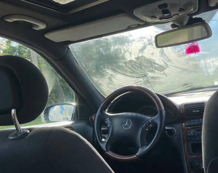 Черный Мерседес Ц-Класс, объемом двигателя 2 л и пробегом 300 тыс. км за 2800 $, фото 7 на Automoto.ua