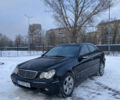 Черный Мерседес Ц-Класс, объемом двигателя 2.69 л и пробегом 400 тыс. км за 4500 $, фото 1 на Automoto.ua
