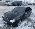 Черный Мерседес Ц-Класс, объемом двигателя 2 л и пробегом 296 тыс. км за 4500 $, фото 1 на Automoto.ua