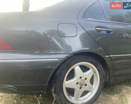 Черный Мерседес Ц-Класс, объемом двигателя 2.7 л и пробегом 300 тыс. км за 3400 $, фото 9 на Automoto.ua