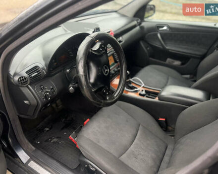 Чорний Мерседес Ц-Клас, об'ємом двигуна 2.15 л та пробігом 430 тис. км за 3650 $, фото 7 на Automoto.ua