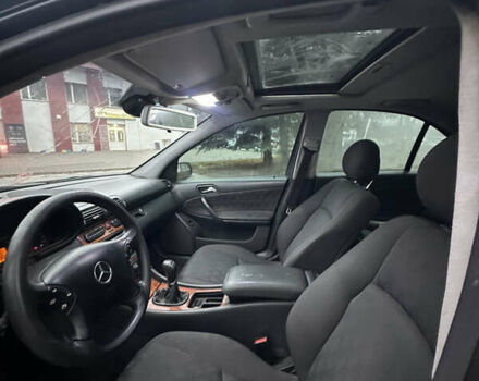 Чорний Мерседес Ц-Клас, об'ємом двигуна 2 л та пробігом 400 тис. км за 1950 $, фото 5 на Automoto.ua