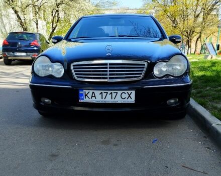 Чорний Мерседес Ц-Клас, об'ємом двигуна 2 л та пробігом 400 тис. км за 4000 $, фото 1 на Automoto.ua