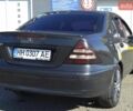 Черный Мерседес Ц-Класс, объемом двигателя 2 л и пробегом 350 тыс. км за 4000 $, фото 3 на Automoto.ua