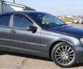 Черный Мерседес Ц-Класс, объемом двигателя 2 л и пробегом 350 тыс. км за 4000 $, фото 5 на Automoto.ua