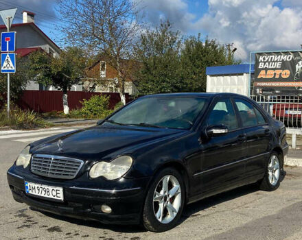 Черный Мерседес Ц-Класс, объемом двигателя 2 л и пробегом 300 тыс. км за 2800 $, фото 2 на Automoto.ua