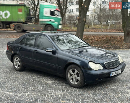 Чорний Мерседес Ц-Клас, об'ємом двигуна 2 л та пробігом 400 тис. км за 1950 $, фото 1 на Automoto.ua