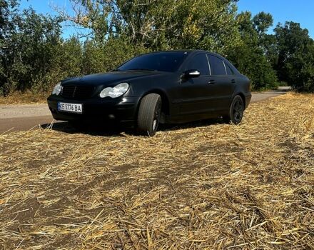 Черный Мерседес Ц-Класс, объемом двигателя 2.1 л и пробегом 200 тыс. км за 5000 $, фото 3 на Automoto.ua