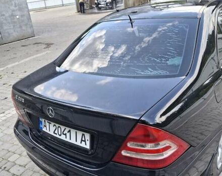 Черный Мерседес Ц-Класс, объемом двигателя 1.8 л и пробегом 300 тыс. км за 4000 $, фото 4 на Automoto.ua