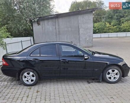Черный Мерседес Ц-Класс, объемом двигателя 1.8 л и пробегом 300 тыс. км за 4000 $, фото 2 на Automoto.ua