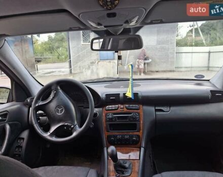 Черный Мерседес Ц-Класс, объемом двигателя 1.8 л и пробегом 300 тыс. км за 4000 $, фото 7 на Automoto.ua