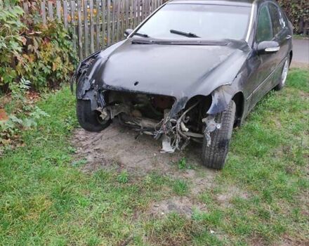 Мерседес Ц-Клас 2002 у Києві на Automoto.ua Чорний Мерседес Ц-Клас, об'ємом двигуна 0 л та пробігом 111 тис. км за 800 $, фото 3 на Automoto.ua