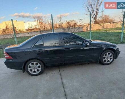 Чорний Мерседес Ц-Клас, об'ємом двигуна 2 л та пробігом 330 тис. км за 6000 $, фото 2 на Automoto.ua