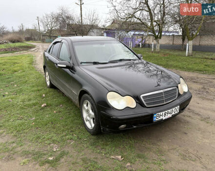 Черный Мерседес Ц-Класс, объемом двигателя 2.2 л и пробегом 300 тыс. км за 5000 $, фото 1 на Automoto.ua