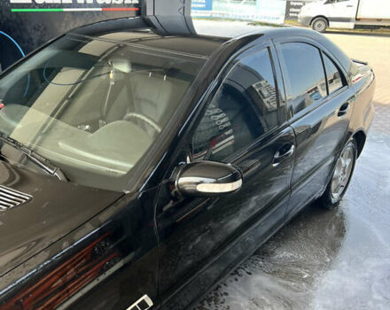 Чорний Мерседес Ц-Клас, об'ємом двигуна 2 л та пробігом 297 тис. км за 4500 $, фото 3 на Automoto.ua