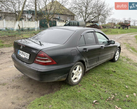 Черный Мерседес Ц-Класс, объемом двигателя 2.2 л и пробегом 300 тыс. км за 5000 $, фото 3 на Automoto.ua