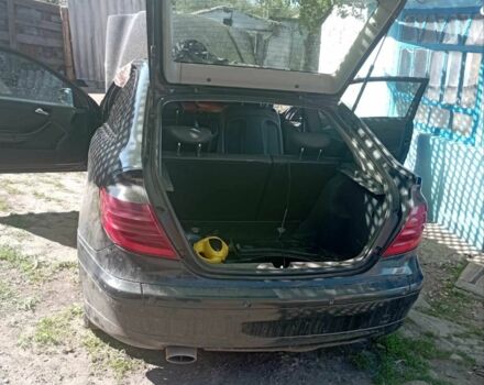 Черный Мерседес Ц-Класс, объемом двигателя 2 л и пробегом 350 тыс. км за 1000 $, фото 5 на Automoto.ua