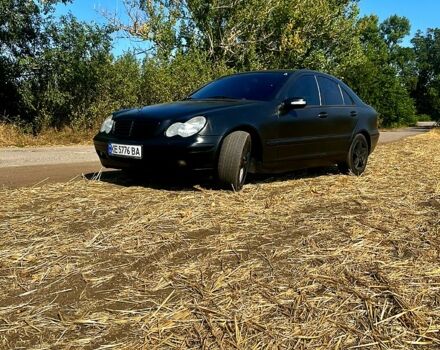 Черный Мерседес Ц-Класс, объемом двигателя 2.1 л и пробегом 200 тыс. км за 5000 $, фото 5 на Automoto.ua