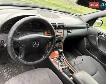 Черный Мерседес Ц-Класс, объемом двигателя 2.2 л и пробегом 300 тыс. км за 5000 $, фото 10 на Automoto.ua