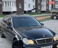 Черный Мерседес Ц-Класс, объемом двигателя 1.8 л и пробегом 452 тыс. км за 3899 $, фото 1 на Automoto.ua