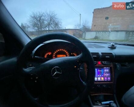 Черный Мерседес Ц-Класс, объемом двигателя 2 л и пробегом 360 тыс. км за 4200 $, фото 6 на Automoto.ua