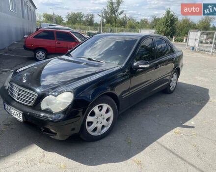 Чорний Мерседес Ц-Клас, об'ємом двигуна 2 л та пробігом 320 тис. км за 3700 $, фото 5 на Automoto.ua