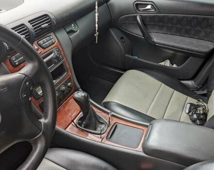 Чорний Мерседес Ц-Клас, об'ємом двигуна 2 л та пробігом 330 тис. км за 6000 $, фото 17 на Automoto.ua