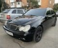 Чорний Мерседес Ц-Клас, об'ємом двигуна 2 л та пробігом 350 тис. км за 4300 $, фото 1 на Automoto.ua