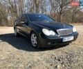 Черный Мерседес Ц-Класс, объемом двигателя 1.8 л и пробегом 390 тыс. км за 4200 $, фото 1 на Automoto.ua