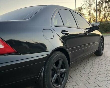 Мерседес Ц-Клас 2002 у Житомирі на Automoto.ua Чорний Мерседес Ц-Клас, об'ємом двигуна 1.8 л та пробігом 439 тис. км за 5200 $, фото 6 на Automoto.ua