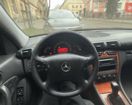 Черный Мерседес Ц-Класс, объемом двигателя 1.8 л и пробегом 372 тыс. км за 4200 $, фото 8 на Automoto.ua