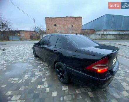 Черный Мерседес Ц-Класс, объемом двигателя 2 л и пробегом 360 тыс. км за 4200 $, фото 24 на Automoto.ua