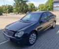 Черный Мерседес Ц-Класс, объемом двигателя 1.8 л и пробегом 294 тыс. км за 5700 $, фото 1 на Automoto.ua