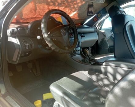 Черный Мерседес Ц-Класс, объемом двигателя 2 л и пробегом 350 тыс. км за 1000 $, фото 2 на Automoto.ua