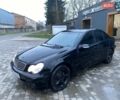 Черный Мерседес Ц-Класс, объемом двигателя 2 л и пробегом 360 тыс. км за 4200 $, фото 1 на Automoto.ua