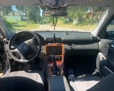 Черный Мерседес Ц-Класс, объемом двигателя 1.8 л и пробегом 240 тыс. км за 5500 $, фото 7 на Automoto.ua