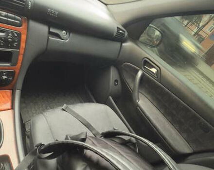 Черный Мерседес Ц-Класс, объемом двигателя 1.8 л и пробегом 372 тыс. км за 4200 $, фото 10 на Automoto.ua