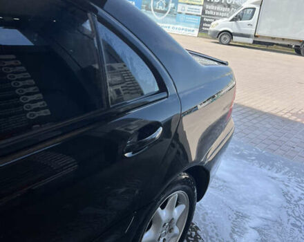 Чорний Мерседес Ц-Клас, об'ємом двигуна 2 л та пробігом 297 тис. км за 4500 $, фото 4 на Automoto.ua
