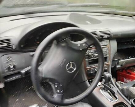 Мерседес Ц-Клас 2002 у Києві на Automoto.ua Чорний Мерседес Ц-Клас, об'ємом двигуна 0 л та пробігом 111 тис. км за 800 $, фото 1 на Automoto.ua