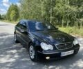 Черный Мерседес Ц-Класс, объемом двигателя 2.1 л и пробегом 300 тыс. км за 3999 $, фото 1 на Automoto.ua