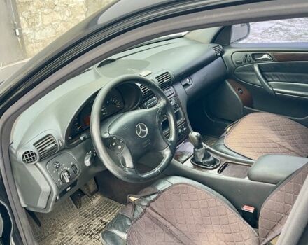 Черный Мерседес Ц-Класс, объемом двигателя 2.7 л и пробегом 283 тыс. км за 4500 $, фото 12 на Automoto.ua
