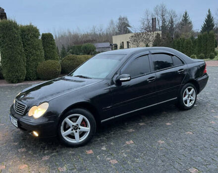 Черный Мерседес Ц-Класс, объемом двигателя 1.8 л и пробегом 251 тыс. км за 3900 $, фото 10 на Automoto.ua