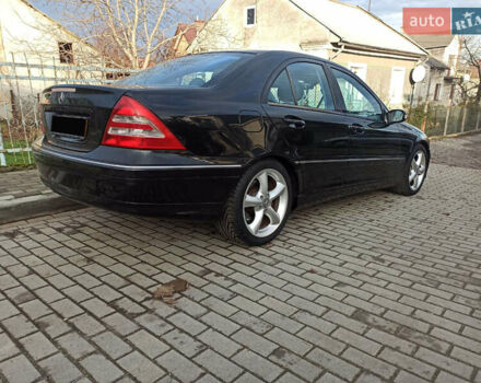Черный Мерседес Ц-Класс, объемом двигателя 2.2 л и пробегом 350 тыс. км за 3000 $, фото 3 на Automoto.ua