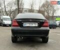 Черный Мерседес Ц-Класс, объемом двигателя 2.6 л и пробегом 358 тыс. км за 3490 $, фото 12 на Automoto.ua
