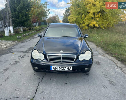 Мерседес Ц-Клас 2003 у Брусилове на Automoto.ua Чорний Мерседес Ц-Клас, об'ємом двигуна 1.8 л та пробігом 250 тис. км за 4000 $, фото 1 на Automoto.ua